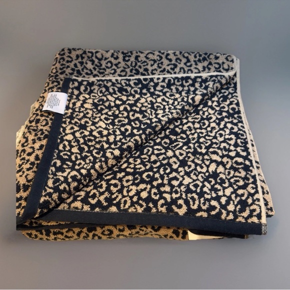 Rachel Zoe 4 Pc Set Leopard Cheetah Animal Print Bath Hand Towels Set of 4 NWT - Picture 3 of 6